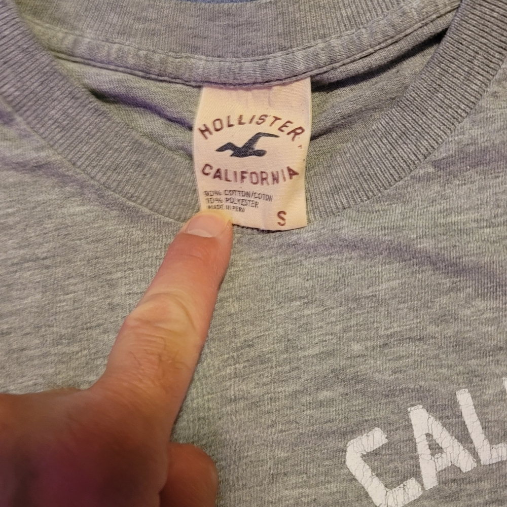 Hollister Men's T-Shirt - Picture 2 of 2